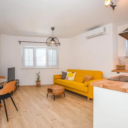 With A Parking Space Mandre, Pag - 18839 Appartement