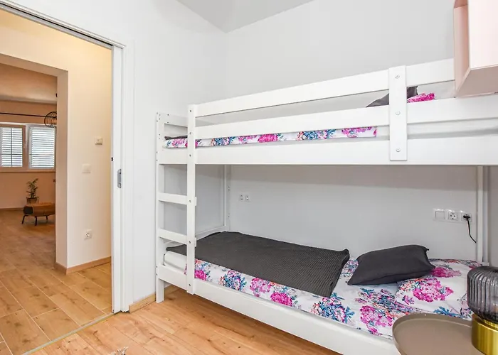 With Parking Space Mandre, Pag - 18839 Appartement Kolan