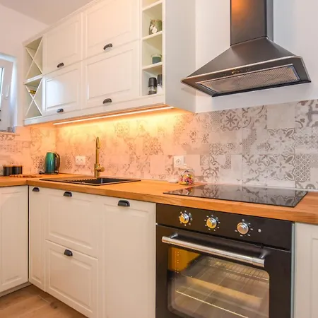 With Parking Space Mandre, Pag - 18839 *