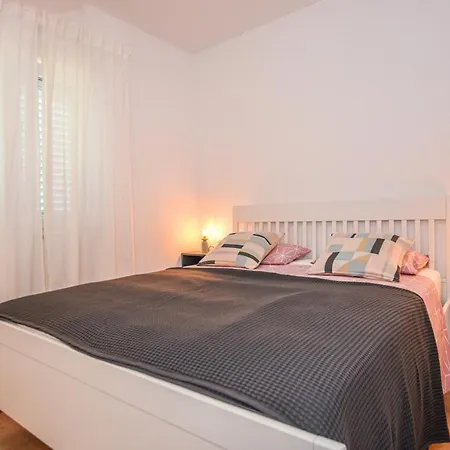 With A Parking Space Mandre, Pag - 18839 Apartament *