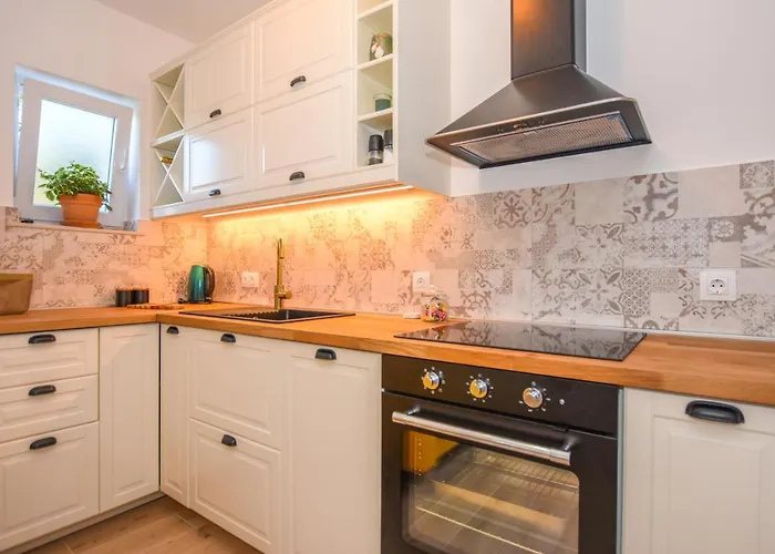 With Parking Space Mandre, Pag - 18839 *